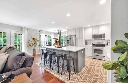 Mayhew House | Lake Norman Villa Sleeps 15-Hot Tub-Game Room