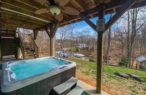 Mayhew House | Lake Norman Villa Sleeps 15 Hot Tub Game Room
