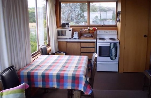 Waitahanui House | Lake views and easy beach access