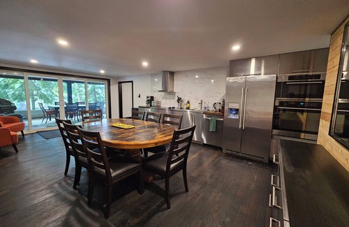 Dorset Cottage | Lake of Bays Getaway -Waterfront Cottage with Scenic Rooftop Boathouse