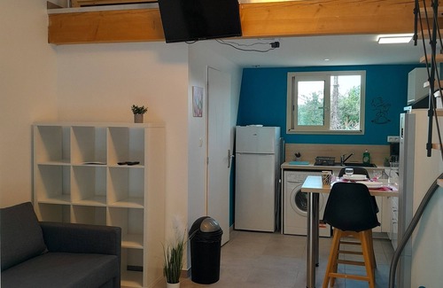 Saint-Pardoux House | Lake on foot! Bright studio+mezzanine, TV, WIFI, terrace, parking, near village