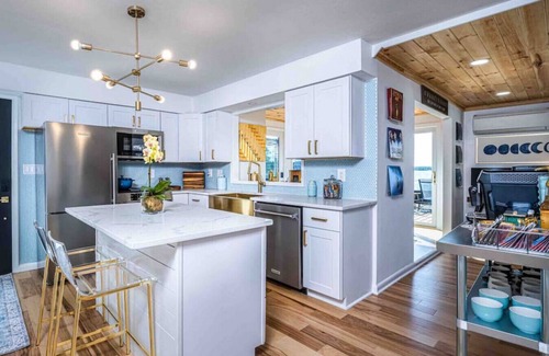 Henderson House | Lake Ontario Cottage with views and hot tub