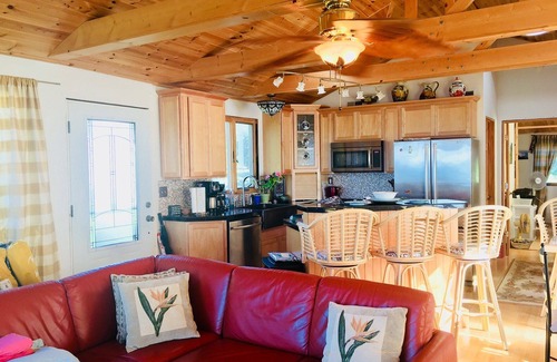 Niagara Falls House | Lake Ontario Waterfront House 15 Minutes To Niagara Falls, USA,Wilson Wine Trail