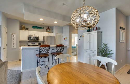 Lake Ozark Condo | Lake Ozark Condo w/Water Views & Pool Access!
