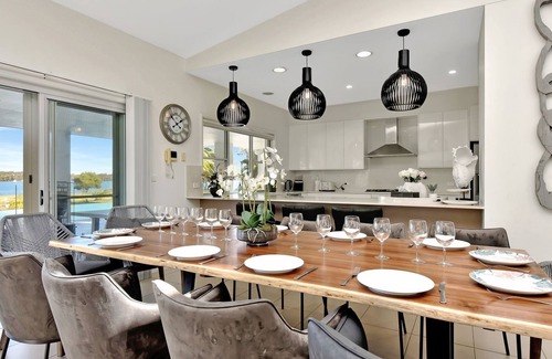 Dora Creek House | Lake Palm Resort Luxury Retreat absolute Waterfront on 3 acres at Lake Macquarie.