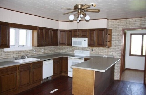 Lake City Other | Lake Pepin - Rustic bluff-top Farmhouse w/updatd furnishings