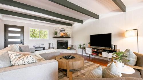 Cedar Glen House | Lake Point by AvantStay2 Decks Great Lake Views
