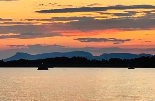 Stokes House | Lake Point Escape on Belews Lake