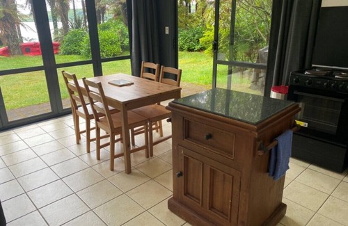 Tikitere Apartment | Lake Rotoiti - hot water creek.