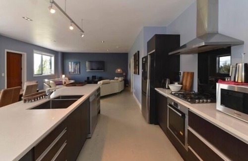 Okere Falls House | LAKE ROTOITI Waterfront. Sleeps 11. Exclusive private beach with jetty.
