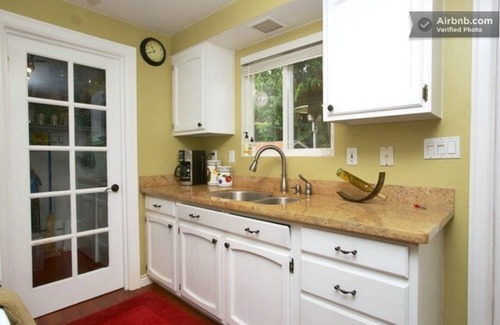 Inglewood House | Lake Sammamish Bungalow half mile to Public Beach Access