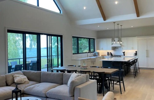 Valentia Cottage | Lake Scugog Waterfront Cottage