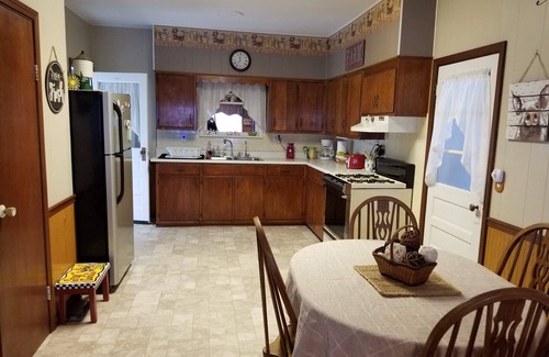 Lakewood Other | LAKE SHELBYVILLE FARMHOUSE. 5 minutes from Lake Shelbyville. SLEEPS 9