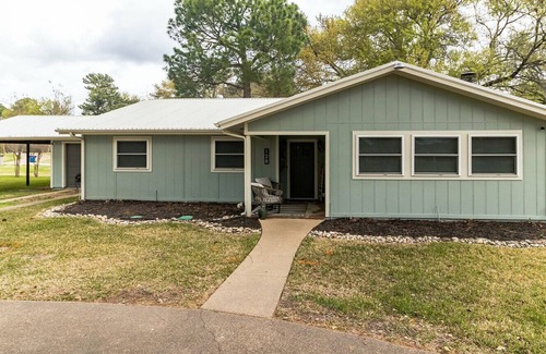 Leisure Land House | ☆Lake Side Getaway☆ Family Ready | Ace Location