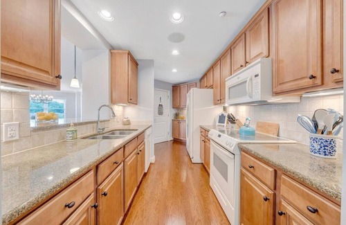 Westlake Corner Condo | LAKE Stardust - Condo with pool ! Pet friendly