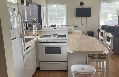 Miller Beach Cottage | Lake Street Beach Home-A short reach to the beach!
