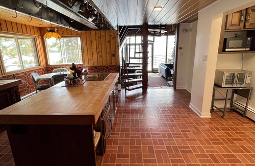 Shuniah House | Lake Superior Beachfront Guesthouse