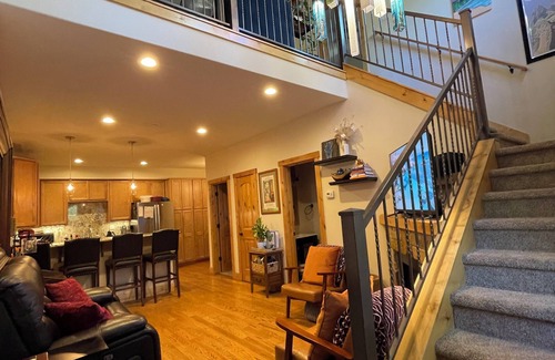 Zephyr Cove House | Lake Tahoe Modern Mountain-Walk to 2 beaches, restaurants, Edgewood and Casinos!