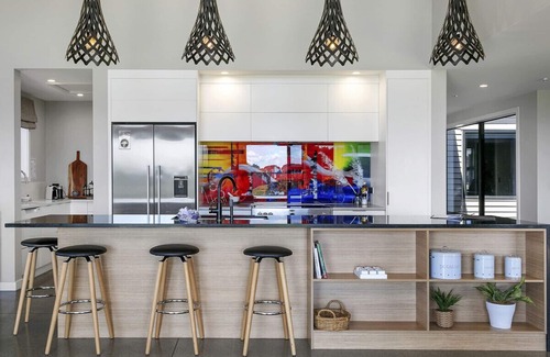 Acacia Bay House | Lake Taupō Luxury Home + Hideaway Apartment