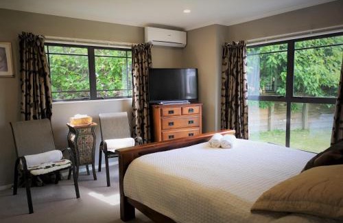 Waipahihi House | Lake Taupo Holiday Home