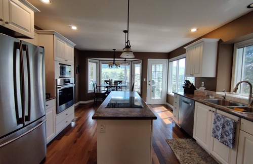 Central Okanagan House | Lake Time π 2 Bed+Den, Your Home Away From Home!