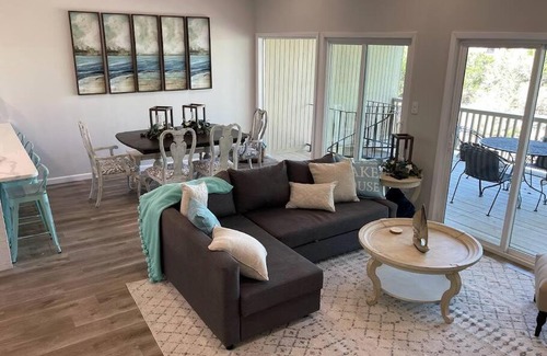 Point Venture Apartment | Lake Travis Oasis, Walk to Pool, Gym, Marina, Food