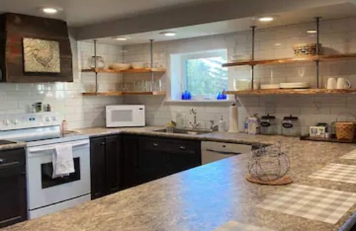 Fancher House | Lake View 3 Bedroom Barn