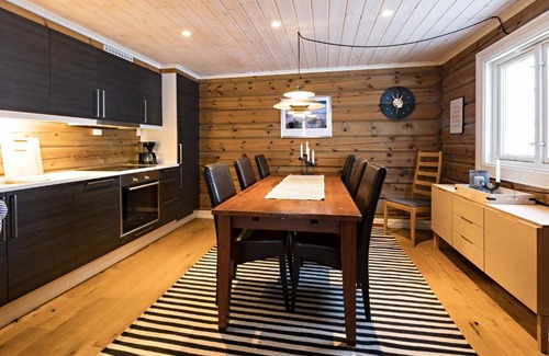 Sykkylven Apartment | Lake View Apartment 4 bedrooms and 2 bathrooms
