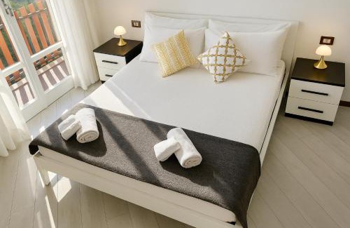 Vassena Apartment | Lake View Apartment - Parking Included