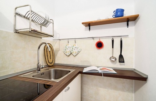 Vassena Apartment | Lake view apt with garden! WIFI and relaxation!