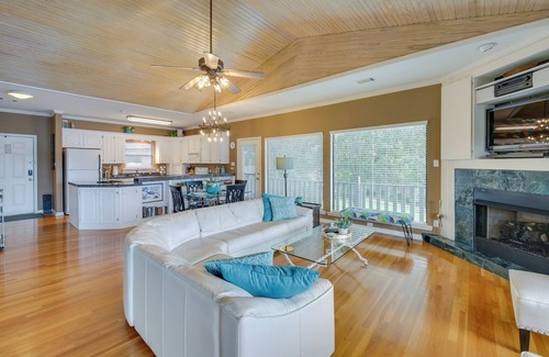 Hot Springs Condo | Lake-View Balcony: Hot Springs Penthouse!