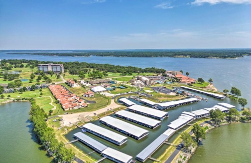 Afton Apartment | Lake-View Condo Condo in Vista Towers Shangri-La!