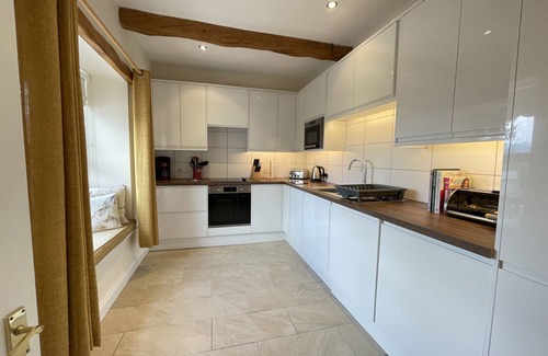 Thornthwaite Cottage | Lake View Cottage - an apartment that sleeps 4 guests in 2 bedrooms