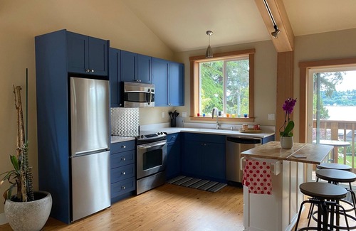 Inglewood-Finn Hill Cottage | Lake View Cottage in Holmes Point Neighborhood