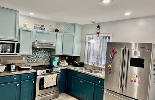 Sackets Harbor Cottage | Lake View Cozy Stays for Every Adventure, Live Like a Local,Next 2 Fishing Site.