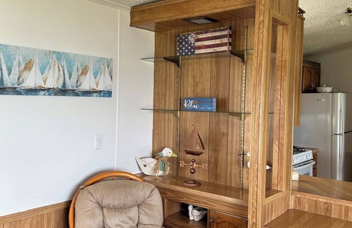 Durhamville House | LAKE VIEW GEM - BEAUTIFUL VIEWS, RESTAURANT/MARINA NEXT DOOR.