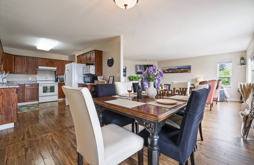 Vernon Apartment | Lake View Hideaway - 3 bed, 2 bath, sleeps 8