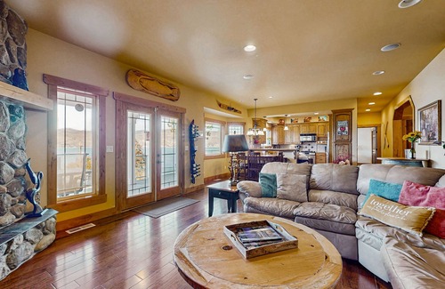 Ardenvoir House | Lake view home with a great deck - walking distance to wineries