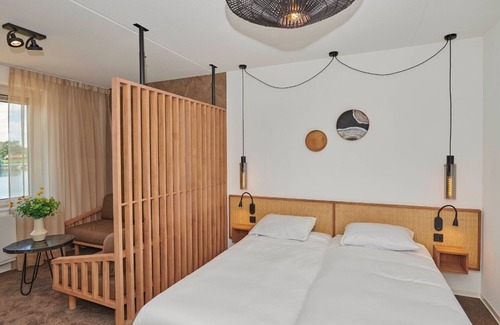 Thorn Hotel | Lake View Hotel Room 2p