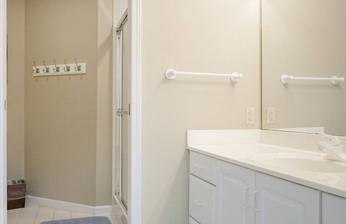 Burnside Condo | Lake View Lounge 104-2- Golf, Pool, Pickleball
