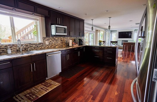 Bryn Mawr-Skyway House | ♠️ Lake View ♠️ Private ♠️ Centrally Located ♠️ Spacious ♠️ Fast Wifi