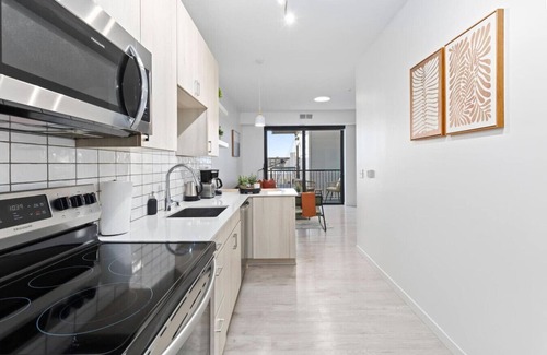 Uptown Apartment | Lake View Uptown Apt | Near Downtown & Museums
