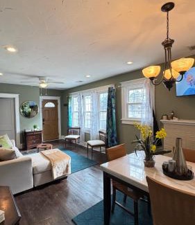 Hampton Apartment | Lake view
