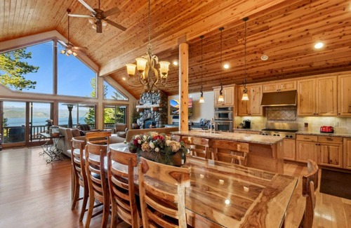Lake Forest House | Lake Views, AC, Hot Tub & Fire Pit!