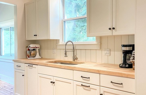 North Street Apartment | Lake Views! Prime location. Completely remodeled. Family and pet friendly.