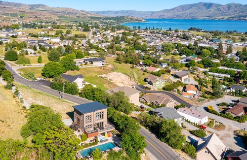 Manson House | Lake views, private hot tub and pool and close to town - pet friendly