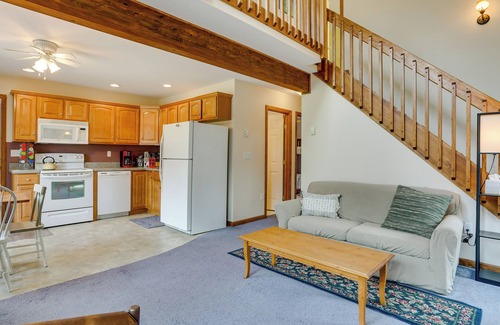 Greentown House | Lake Wallenpaupack Summer Getaway w/Pool Access!