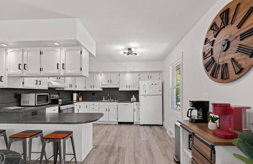 Enchanted Hills House | Lake Wawasee/HOT TUB/GAME ROOM/PONTOON RENTAL