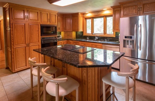 Neenah House | Lake Winnebago Home, EAA, Packers, Swimming, Boating, Ice Fishing-Snowmobiling