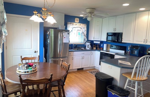 Black Wolf House | Lake Winnebago Water Front! Fishing! Boating! Quiet Bay! EAA!